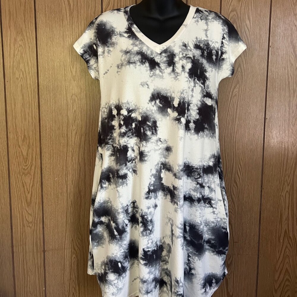 ✨ HEIMISH USA T-Shirt Dress – Small, Black & White Tie Dye, Super Soft, Pockets!
